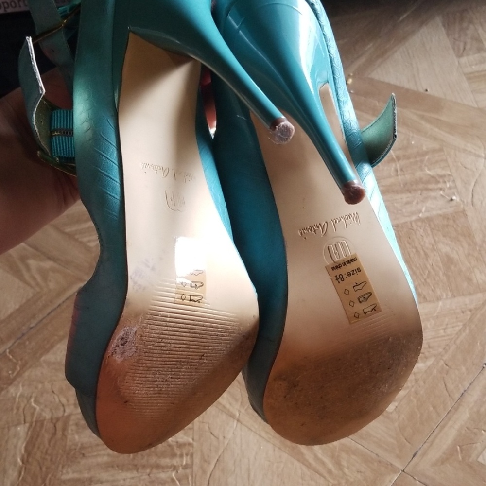Heels - Picture 4 of 5